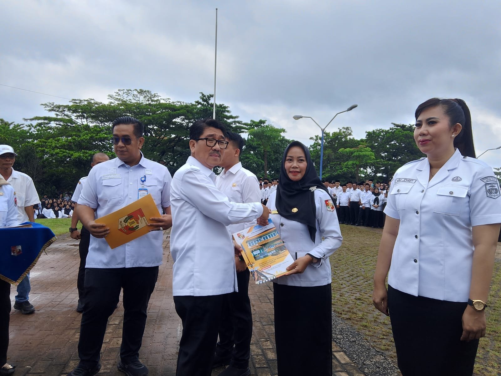 Bupati Hamartoni Ahadis Didampingi Wakil Bupati Romli Lantik 4.784 PPPK Paruh Waktu di Lampung Utara Lampung Utara.