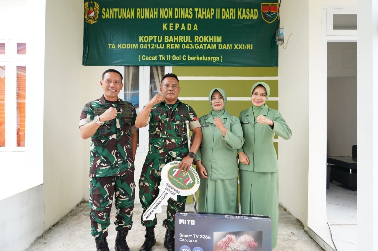 TNI AD Untuk Pahlawan Bangsa, Danrem 043/Gatam Turut Hadiri Penyerahan Rumah Santunan Kasad Tahap II